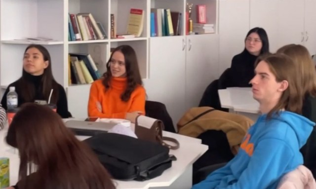 Учасники дискусії